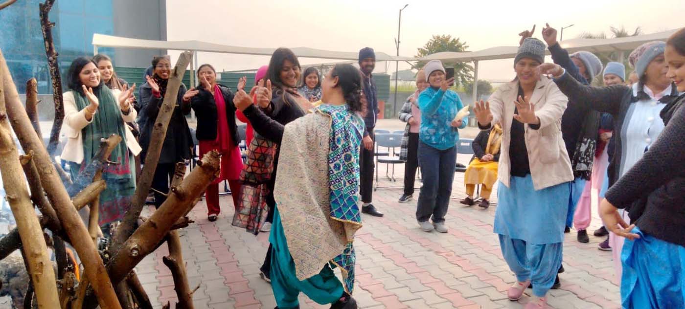 स्कूल में लोहड़ी का त्योहार मनाया गया